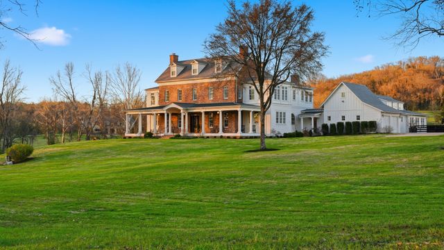 4810 Scenic Oaks Ln, Thompsons Station, TN 37179