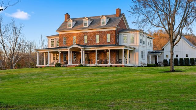 4810 Scenic Oaks Ln, Thompsons Station, TN 37179