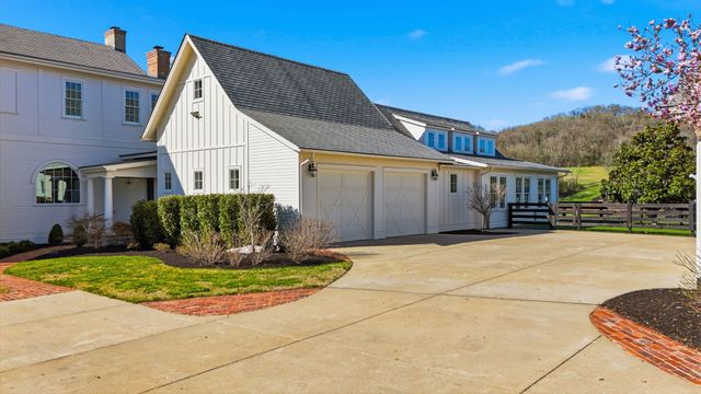 4810 Scenic Oaks Ln, Thompsons Station, TN 37179