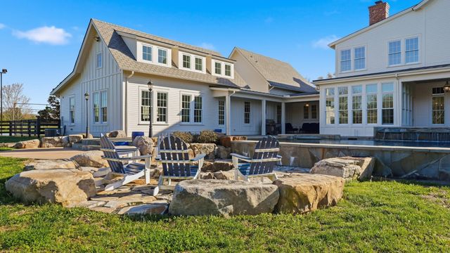 4810 Scenic Oaks Ln, Thompsons Station, TN 37179