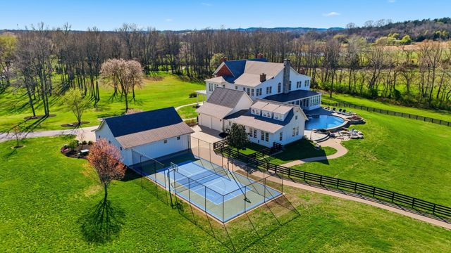 4810 Scenic Oaks Ln, Thompsons Station, TN 37179