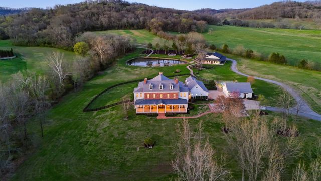 4810 Scenic Oaks Ln, Thompsons Station, TN 37179