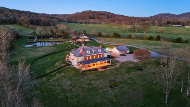 4810 Scenic Oaks Ln, Thompsons Station, TN 37179