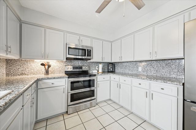 15 S Curlew Street, La Marque, TX 77568