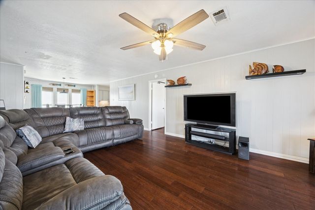 15 S Curlew Street, La Marque, TX 77568