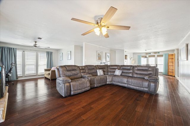 15 S Curlew Street, La Marque, TX 77568