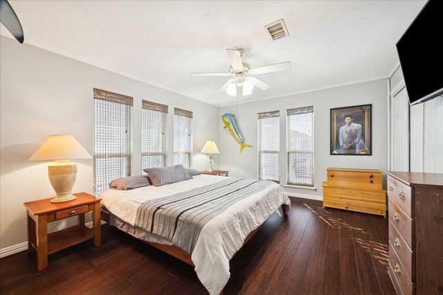 15 S Curlew Street, La Marque, TX 77568