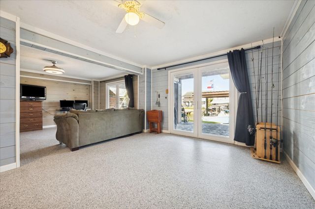 15 S Curlew Street, La Marque, TX 77568