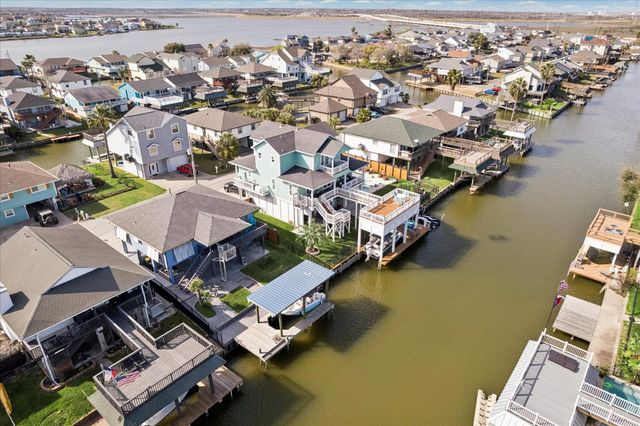 15 S Curlew Street, La Marque, TX 77568