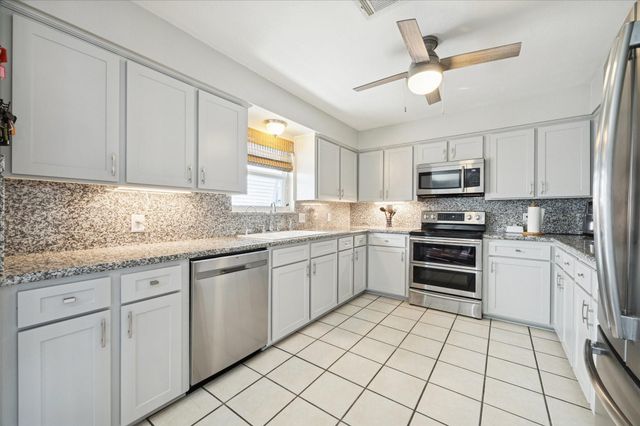 15 S Curlew Street, La Marque, TX 77568