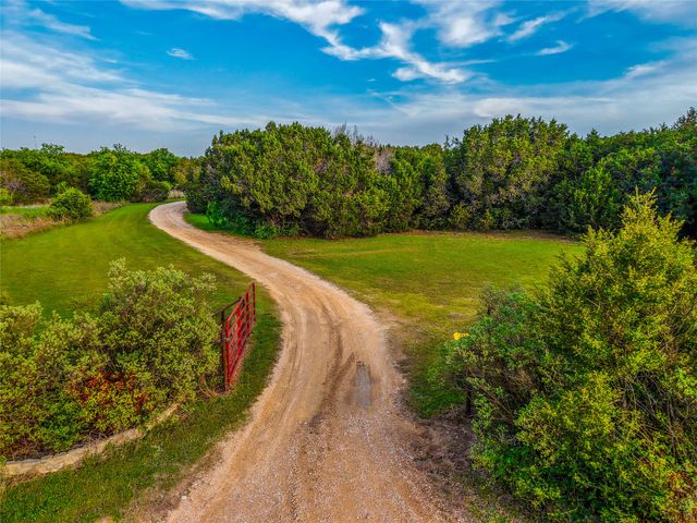 5636 Fm 56, Clifton, TX 76634