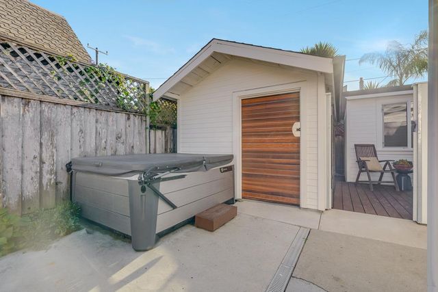 331 36th Avenue, Santa Cruz, CA 95062