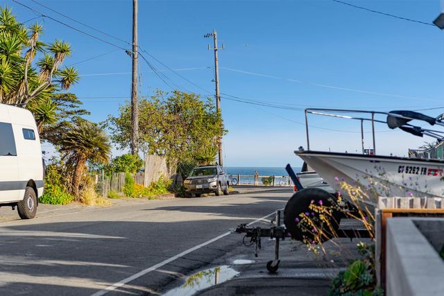 331 36th Avenue, Santa Cruz, CA 95062