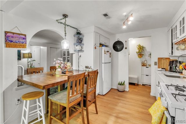 5 Cambridge G, Amherst, NY 14221