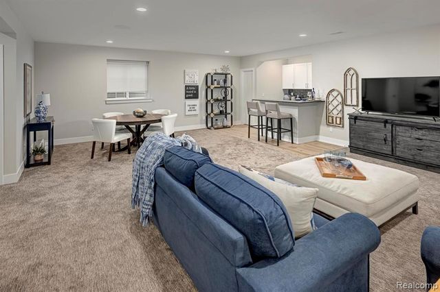 27403 Hidden Trail Lane, South Lyon, MI 48178