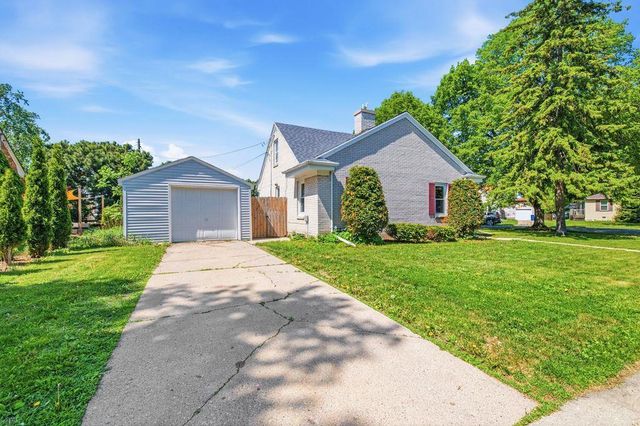 1011 HOLZER STREET, Green Bay, WI 54303
