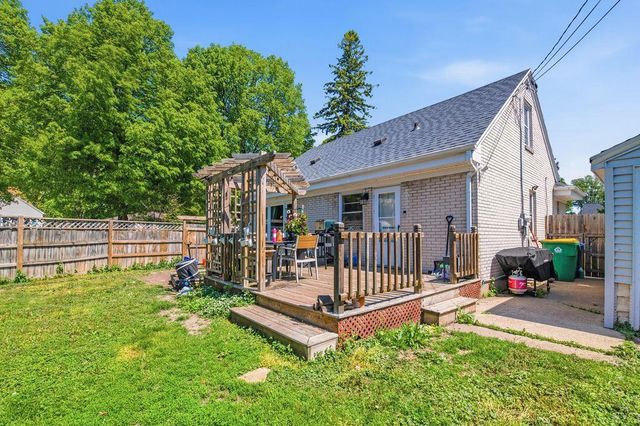 1011 HOLZER STREET, Green Bay, WI 54303