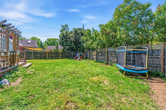 1011 HOLZER STREET, Green Bay, WI 54303