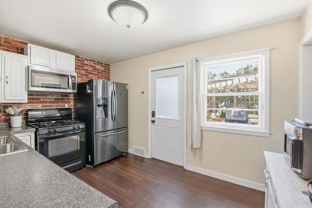 1011 HOLZER STREET, Green Bay, WI 54303