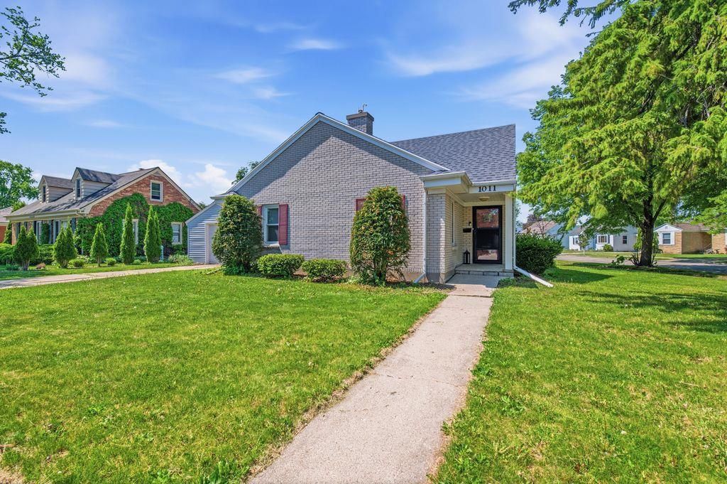 1011 HOLZER STREET, Green Bay, WI 54303