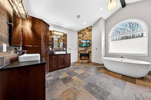 12410 Grandview Lake Drive, St Louis, MO 63127