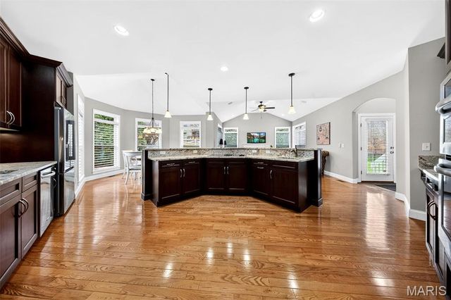 12410 Grandview Lake Drive, St Louis, MO 63127