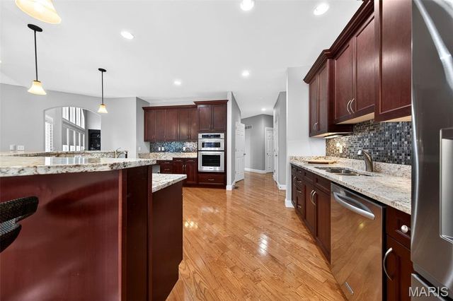 12410 Grandview Lake Drive, St Louis, MO 63127