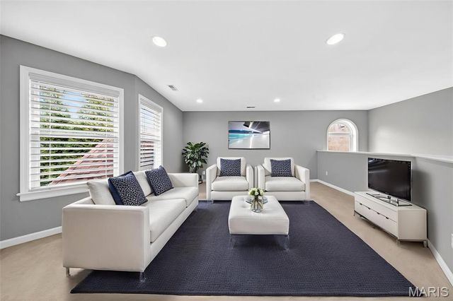 12410 Grandview Lake Drive, St Louis, MO 63127