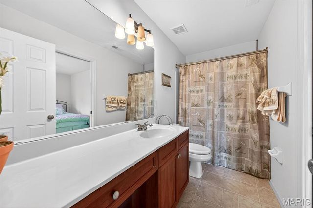 12410 Grandview Lake Drive, St Louis, MO 63127