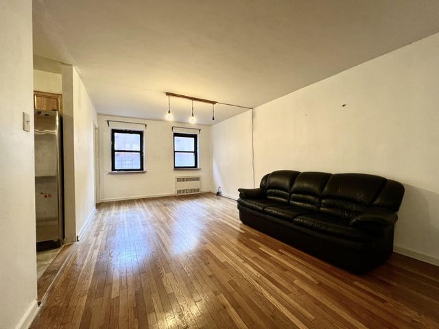 8383 118th St 1G, Kew Gardens, NY 11415