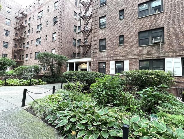 8383 118th St 1G, Kew Gardens, NY 11415