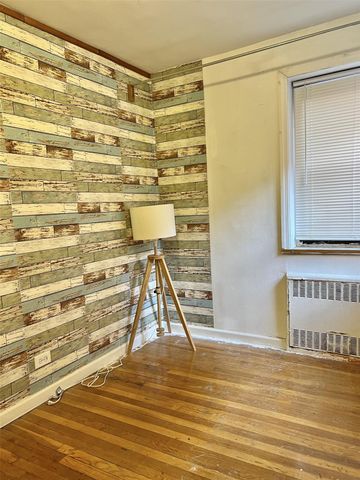8383 118th St 1G, Kew Gardens, NY 11415