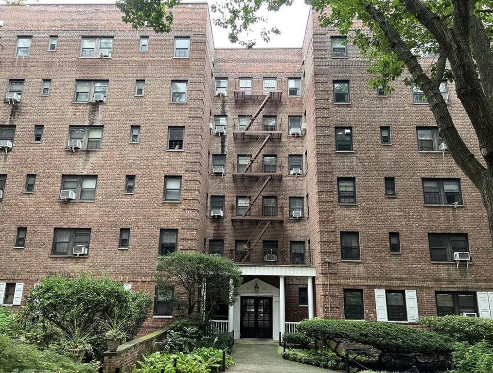 8383 118th St 1G, Kew Gardens, NY 11415