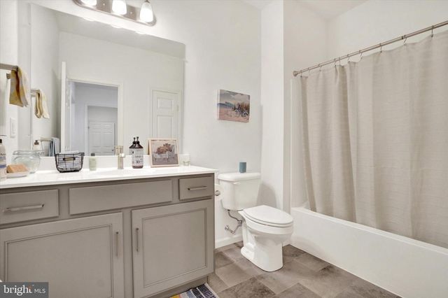 922 SHADOWBROOKE DR, Dover, PA 17315