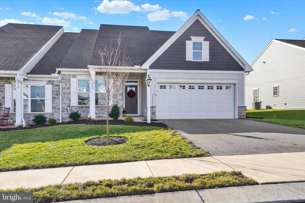 922 SHADOWBROOKE DR, Dover, PA 17315