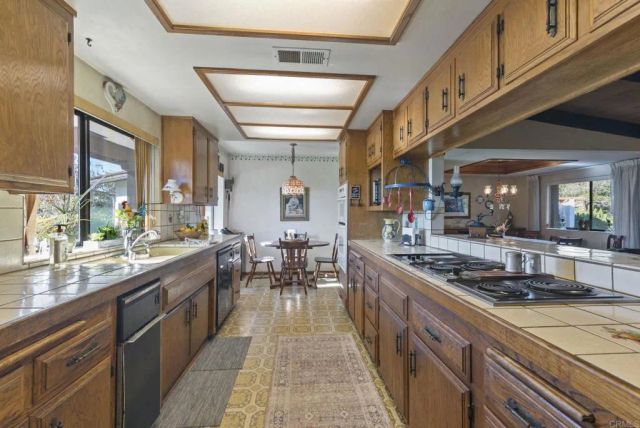 3414 Royal Road, Vista, CA 92084