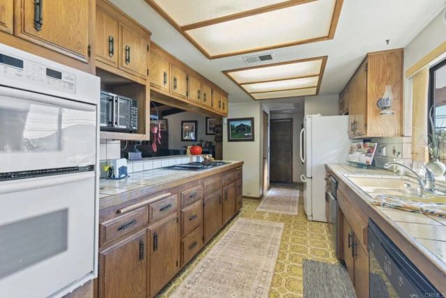 3414 Royal Road, Vista, CA 92084