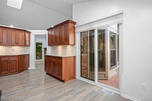 7332 Meadowridge Circle, West Bloomfield Charter Township, MI 48322