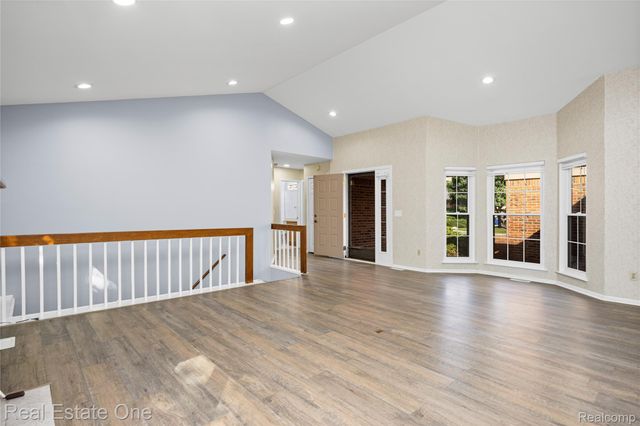 7332 Meadowridge Circle, West Bloomfield Charter Township, MI 48322
