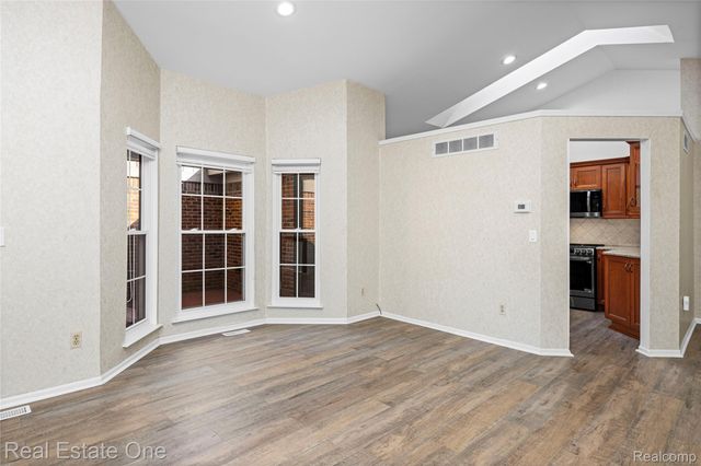 7332 Meadowridge Circle, West Bloomfield Charter Township, MI 48322