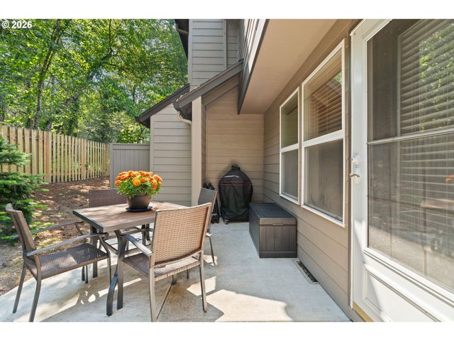 3926 CARMAN Dr, Lake Oswego, OR 97035