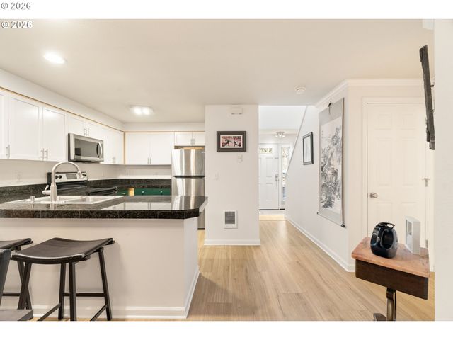 3926 CARMAN Dr, Lake Oswego, OR 97035