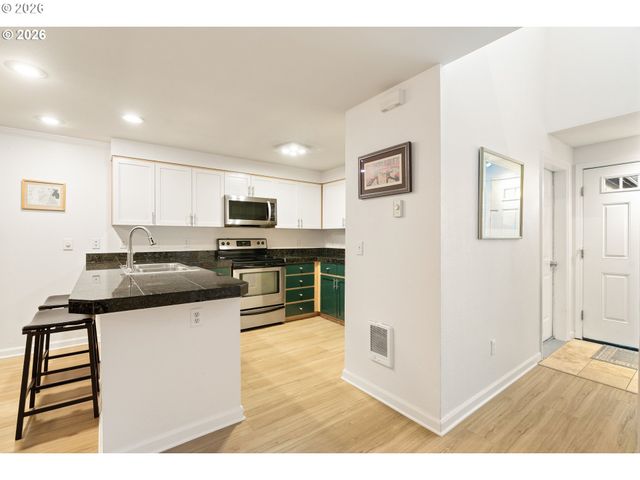 3926 CARMAN Dr, Lake Oswego, OR 97035