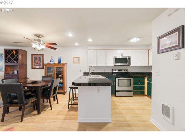 3926 CARMAN Dr, Lake Oswego, OR 97035