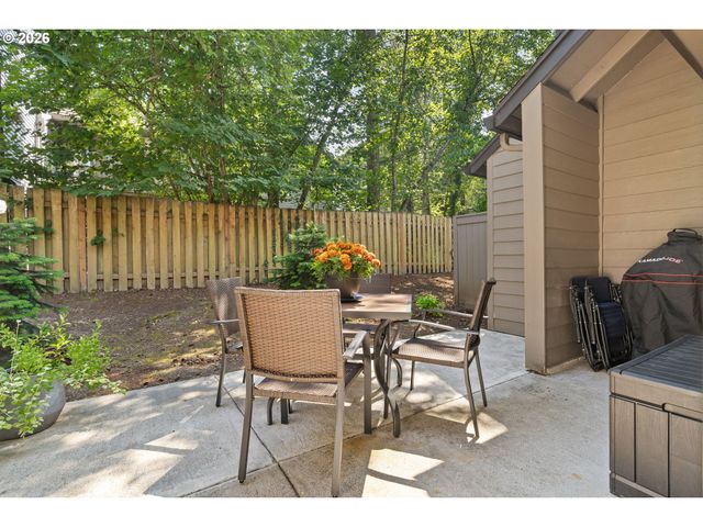 3926 CARMAN Dr, Lake Oswego, OR 97035
