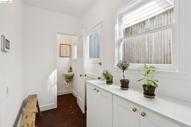 6200 Aspinwall Rd, Oakland, CA 94611