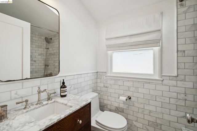 6200 Aspinwall Rd, Oakland, CA 94611