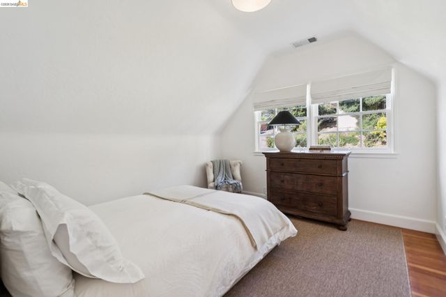 6200 Aspinwall Rd, Oakland, CA 94611