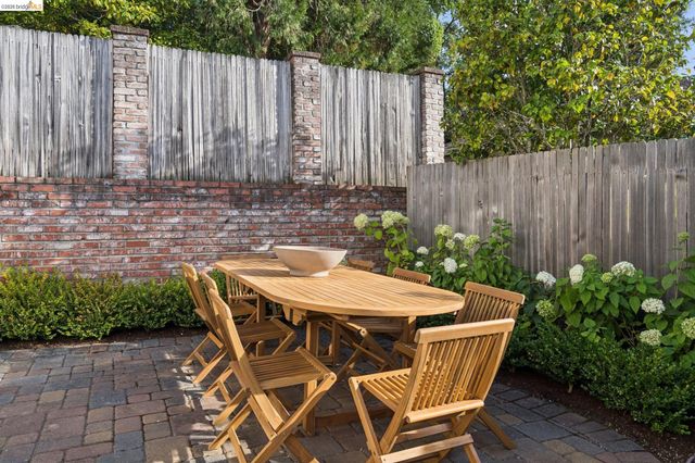 6200 Aspinwall Rd, Oakland, CA 94611