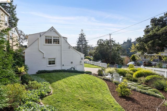6200 Aspinwall Rd, Oakland, CA 94611